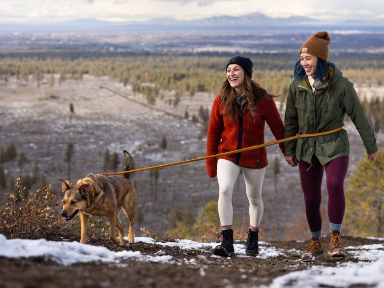 2 Frauen mit Hund, Hundeleine Roamer Ruffwear