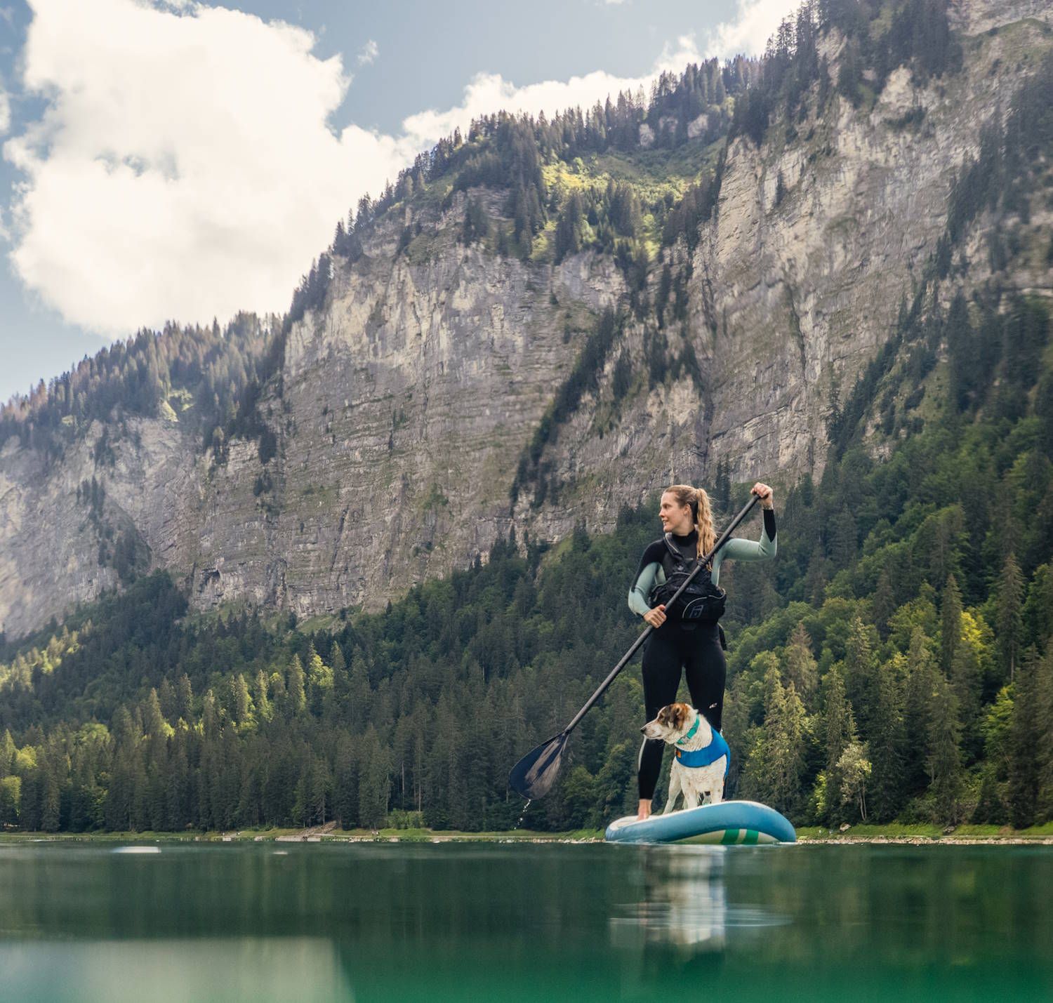 Paddelboarding mit Hund