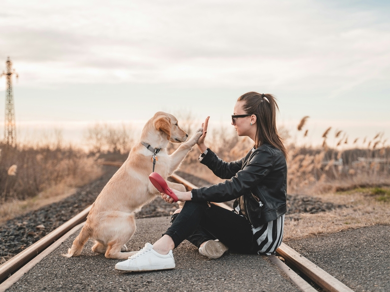 Frau mit Hund