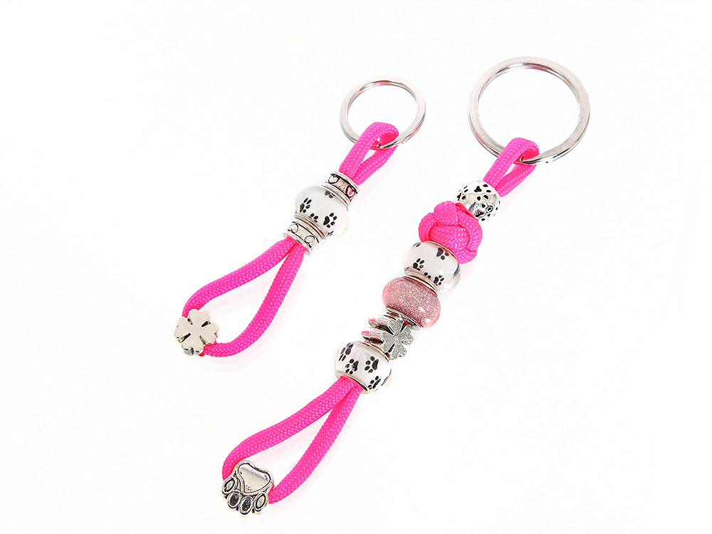 Mein pinkfarbener Schlüsselanhänger mit Schmucksteinen ca. 8 cm Mein pinkfarbener Schlüsselanhänger mit Schmucksteinen ca. 8 cm